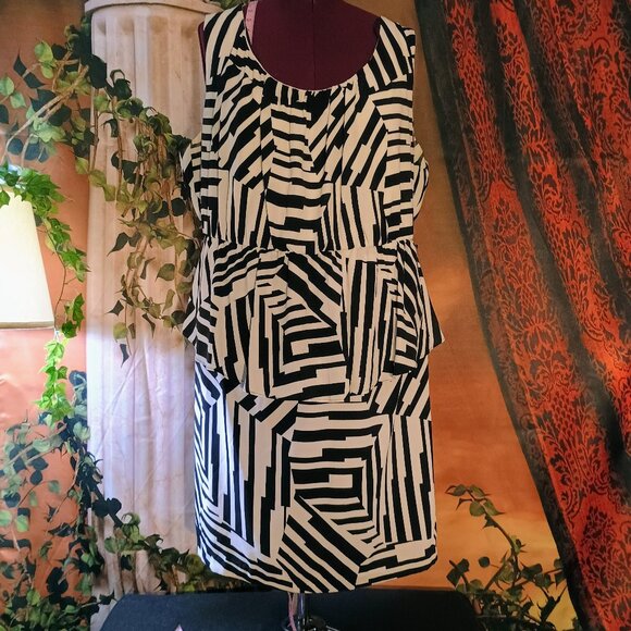 EUC: B. SMART Black & White Sze 22 Geometric Print Sleeveless Peplum Dress - Picture 1 of 5